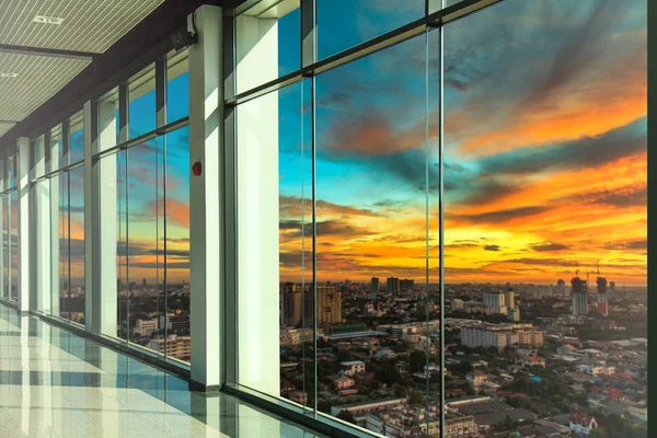 Modern ofis içinde pencere eşiği