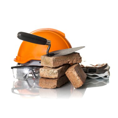 beyaz zemin üzerinde inşaat araçları