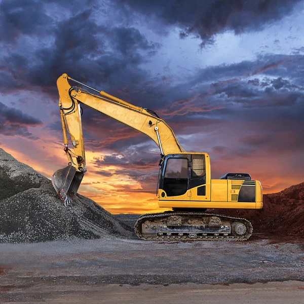 Graafmachine werken een buitenzwembad — Stockfoto