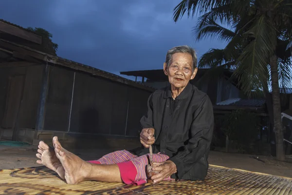 Usmívající se seniory v Thajsku — Stock fotografie