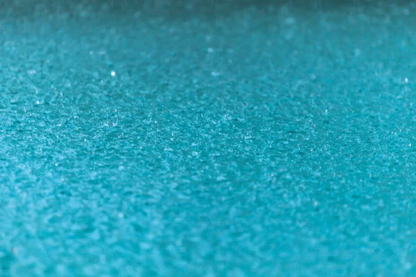 Kropla wody spadając na podłogę w deszczowej — Zdjęcie stockowe