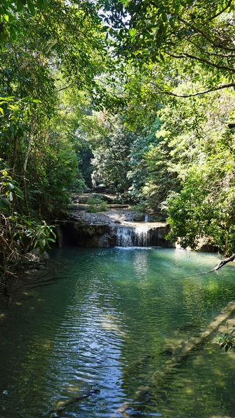 Wasserfall im erawanischen Nationalpark — Stockfoto