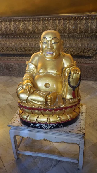 Stora gyllene buddha — Stockfoto