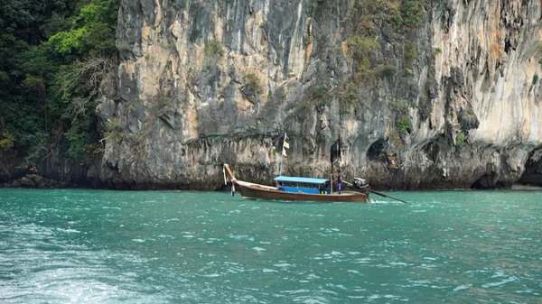 Longtailboat in laguna — Foto Stock