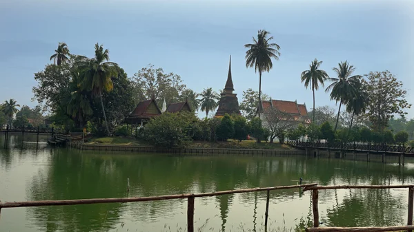 sukhothai tarihi park su birikintisi