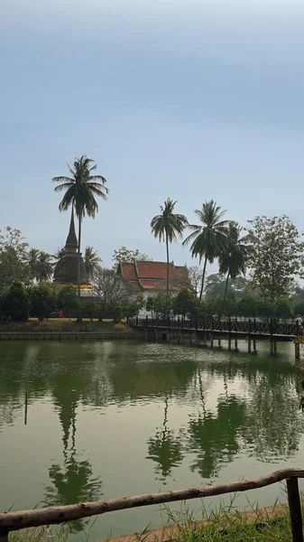 Rybník v sukhothai historický park — Stock fotografie