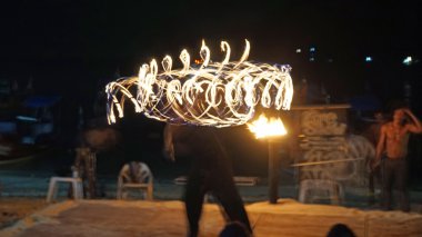 Fireshow phi phi Island üzerinde