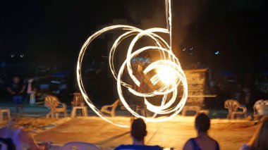 Fireshow phi phi Island üzerinde