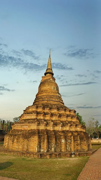 Templo no parque nacional de sukhothai — Fotografia de Stock