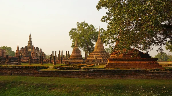 Chrám v sukhothai národním parku — Stock fotografie