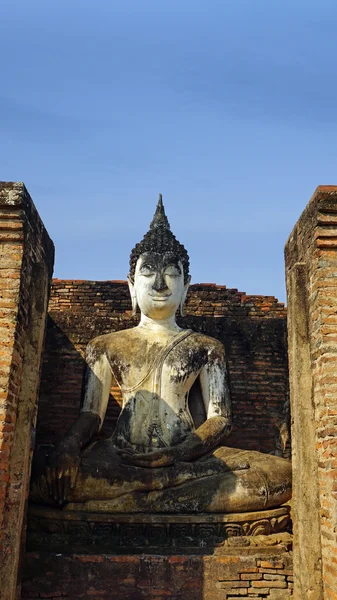 Buddha patsas skuhothai — kuvapankkivalokuva