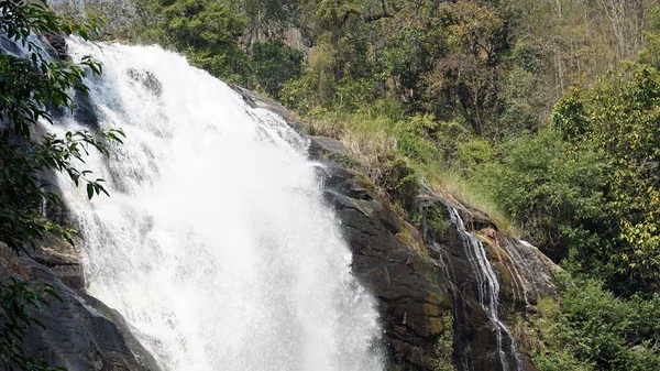 Mae ya waterfall — Stock Photo, Image