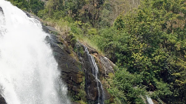 Mae ya cachoeira — Fotografia de Stock