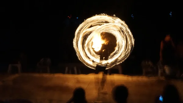 Feuershow auf der Insel Phi Phi — Stockfoto