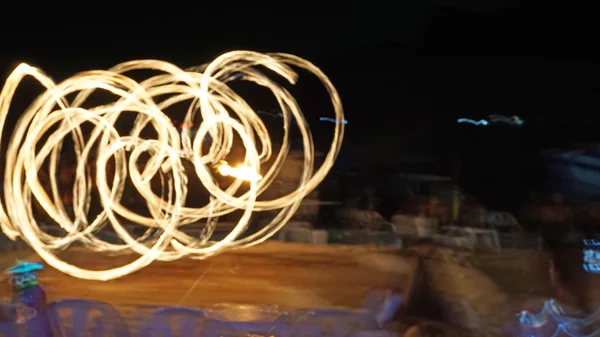 Fireshow na wyspie phi phi — Zdjęcie stockowe