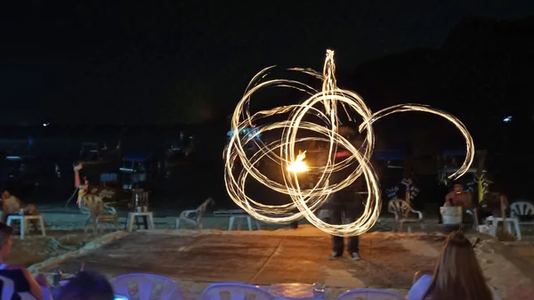 Fireshow phi phi Island üzerinde — Stok fotoğraf