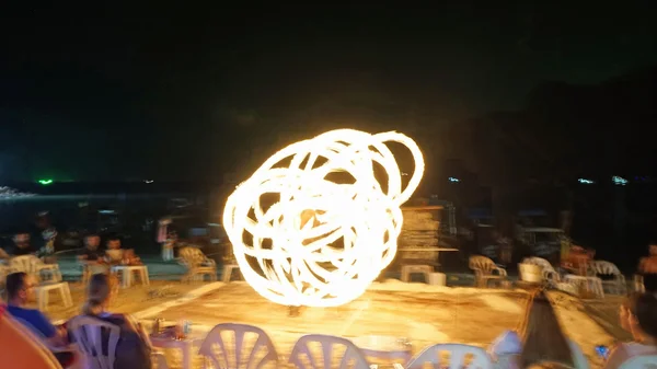 Fireshow na wyspie phi phi — Zdjęcie stockowe