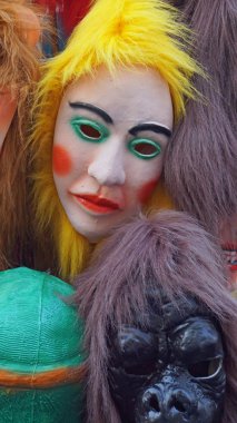 renkli karnaval maskesi