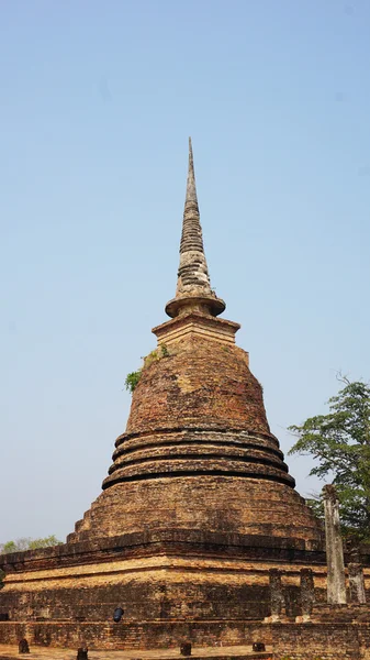 Tempio nel parco nazionale sukhothai — Foto Stock