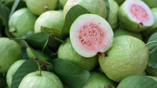 Söta frukter från gatan marknaden — Stockfoto