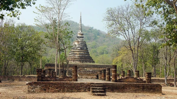 Chrám v sukhothai národním parku — Stock fotografie