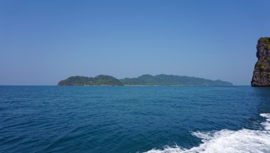 kireçtaşı kayalıklar thailands sahil '