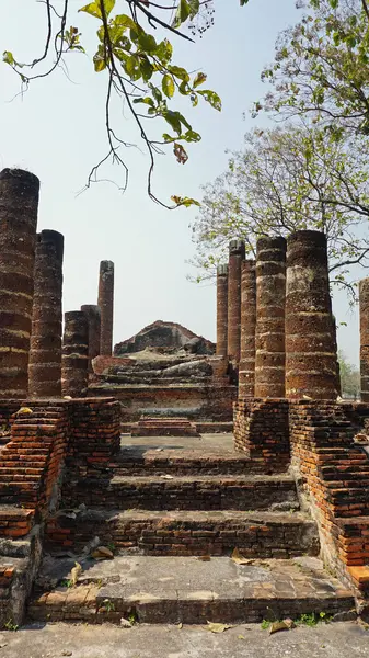 Chrám v sukhothai národním parku — Stock fotografie