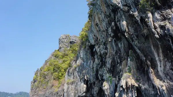 石灰石岩石在泰国海岸 — 图库照片