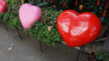 yeşil ağaçlar ahşap kırmızı Kalpler