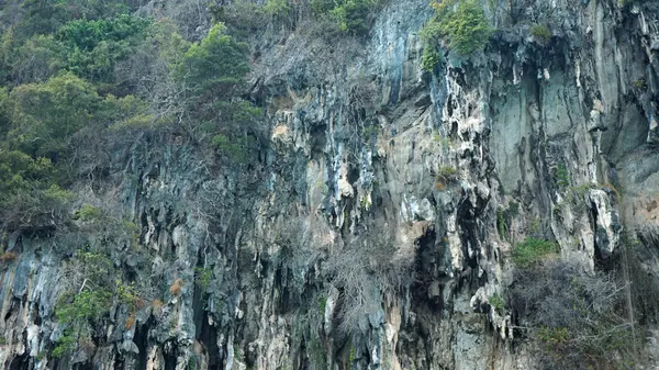 Rochas calcárias na costa dos thailands — Fotografia de Stock