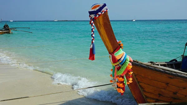 Long beach on ko phi phi island — Stock Photo, Image