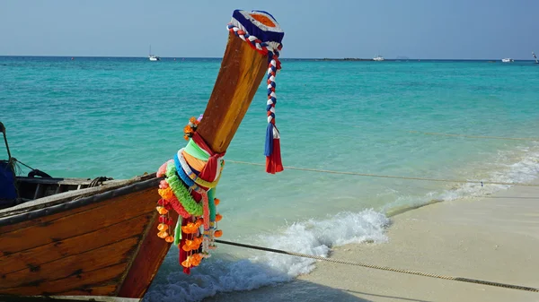 Long beach ko phi phi Island üzerinde — Stok fotoğraf