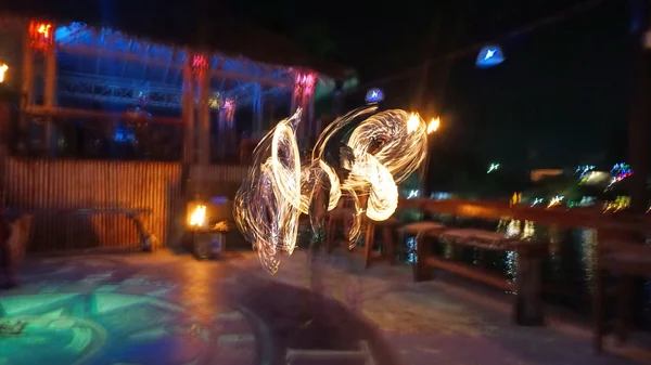 Fireshow på phi phi island — Stockfoto