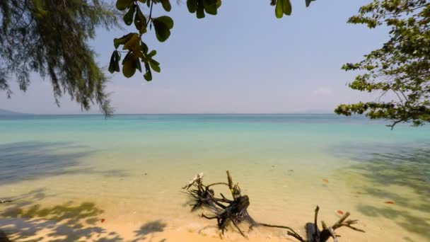 Tropische Küste von ko lanta in Thailand — Stockvideo