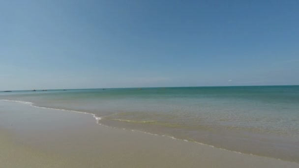 Tropische Küste der Insel Ko Lanta in Thailand — Stockvideo