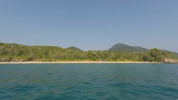 Tropische kust van ko lanta eiland in thailand — Stockvideo