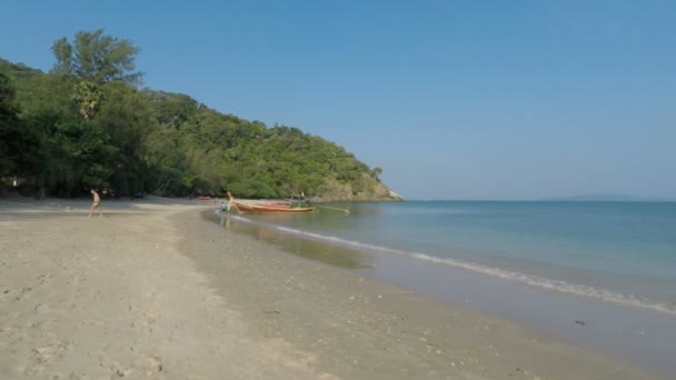 Costa tropical da ilha ko lanta na Tailândia — Vídeo de Stock