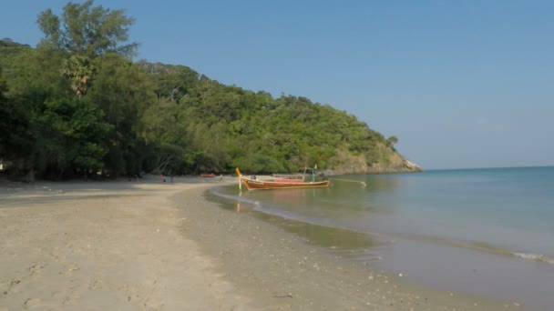 Tropické pobřeží ko lanta island v Thajsku — Stock video