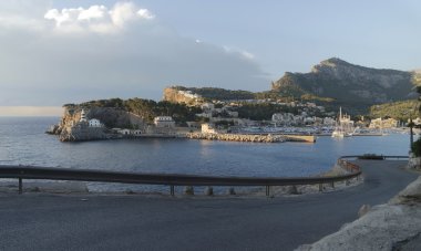Mallorca 'daki Port de Soller Körfezi.