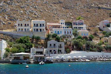 Yunanistan 'da Symi Adası' nın küçük limanı