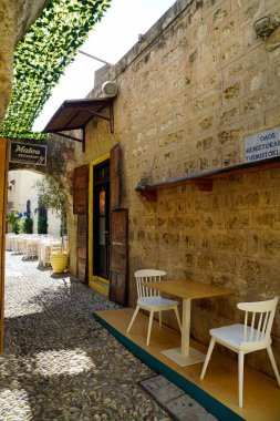 Yunanistan 'ın eski Rhodes şehrinde küçük sokaklar