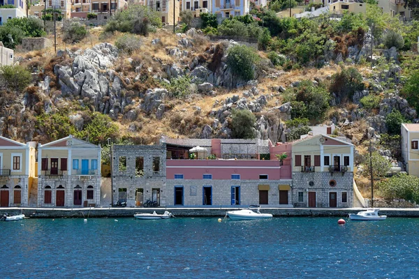 ギリシャのシンキ島の小さな港は — ストック写真