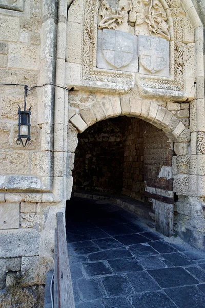 Rhodes Old Town 'daki antik kale.