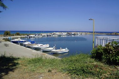 Yunanistan 'ın Rhodes batı kıyısında küçük bir balıkçı limanı.