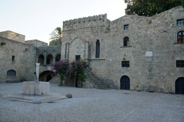 Rhodes Old Town 'daki antik kale.