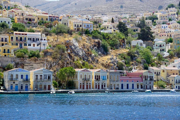 Yunanistan 'da Symi Adası' nın küçük limanı