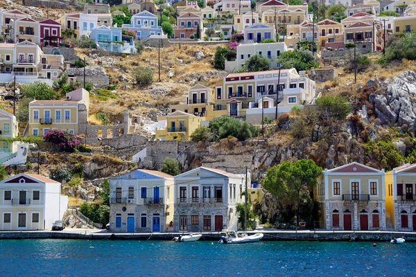 Yunanistan 'da Symi Adası' nın küçük limanı