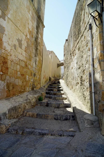 ギリシャのロエス島のリンドスの狭い路地 — ストック写真