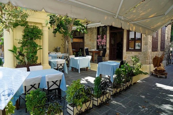 ローズ島にある伝統的なギリシャ料理のタヴェルナレストラン — ストック写真