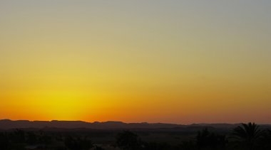 günbatımı ve çöl